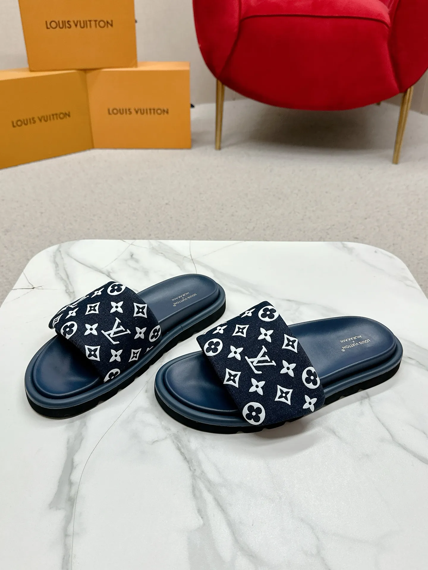 👟👟Ex-factory price 420👟👟 LV Louis Vuitton Full of high-end feel! A popular model among bloggers at home and abroad, it’s retro and fashionable and looks amazing on your feet! Mainly recommended model on the official website★ ━━━━━ ЅᏇєєt ━━━━━ ▪️Upper: original calfskin ➕5D printing process ▪️Inner: imported mixed sheepskin ▪️Outsole: original molded foam outsole ▪️Size: Female 35-40 Men's 39-44 (women's 41 men's 45)